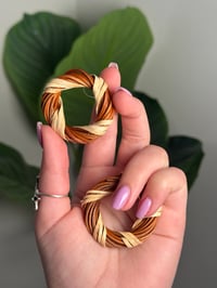 WOVEN NEST SPHERE STANDS