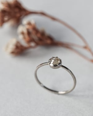 Image of *SALE - was £1950* 18ct White gold, pale Brown Grey diamond ring (LON212)