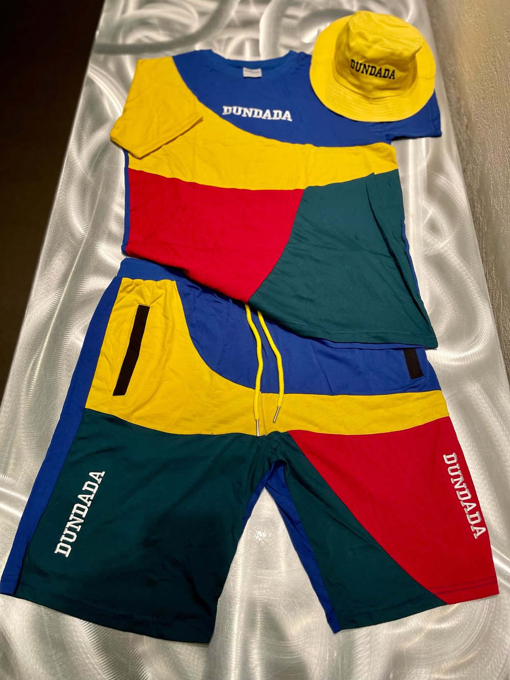 Multicolored short set with bucket hat 