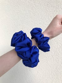 Image 4 of SCRUNCHIE STANDARD CORNFLOWER/CHABER