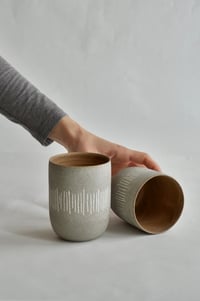 Image 5 of Speckled Grey Mug – Porcelain Inlay