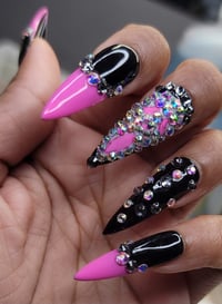 Image 4 of Pink hallo Press On Nails