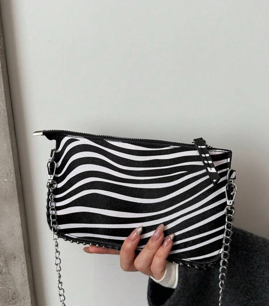 Image of “Chain Crossbody Purses”