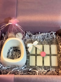 Image 1 of Mr & Mrs wedding gift box with wax burner 