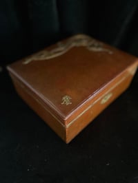 Image 4 of Magnifique boite à bijoux en cuir et soie capitonnée crème.XIXème s.