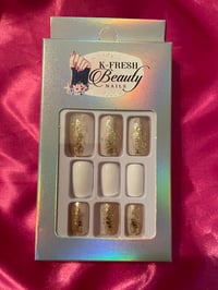 Nails - Short (White & Gold)