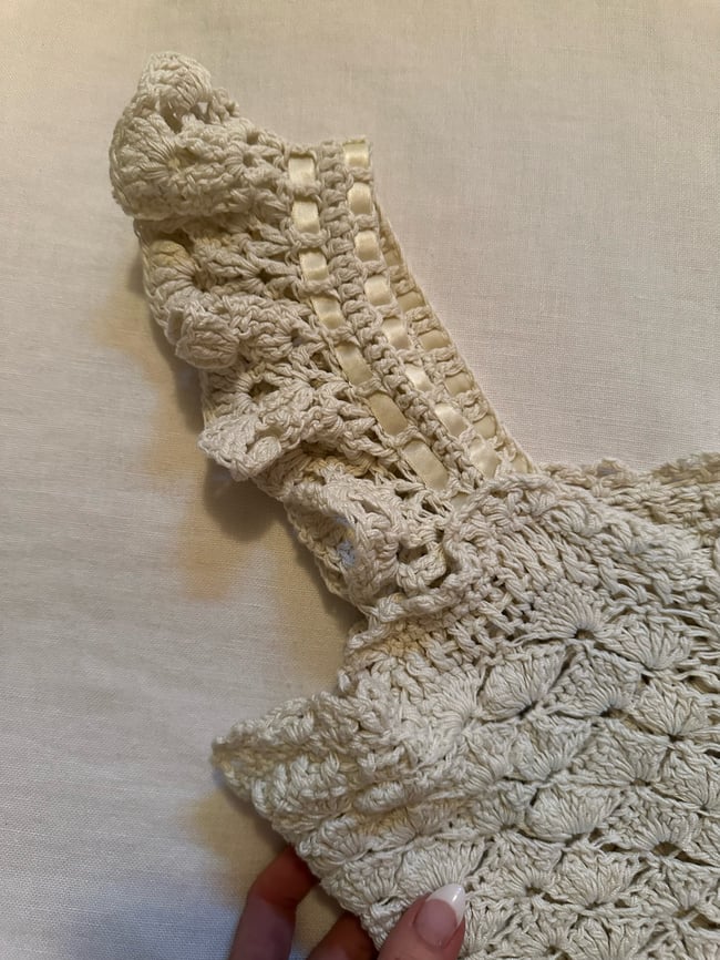 70s hand crochet flutter sleeve crop top