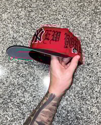 Image 1 of TRI TONE BLK/RED NY YANKEES CUSTOM FITTED CAP