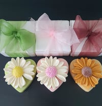 Image 5 of Daisy Heart Mini Soaps