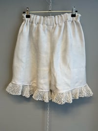Image 8 of Hvide shorts med blondekant (xs-m)