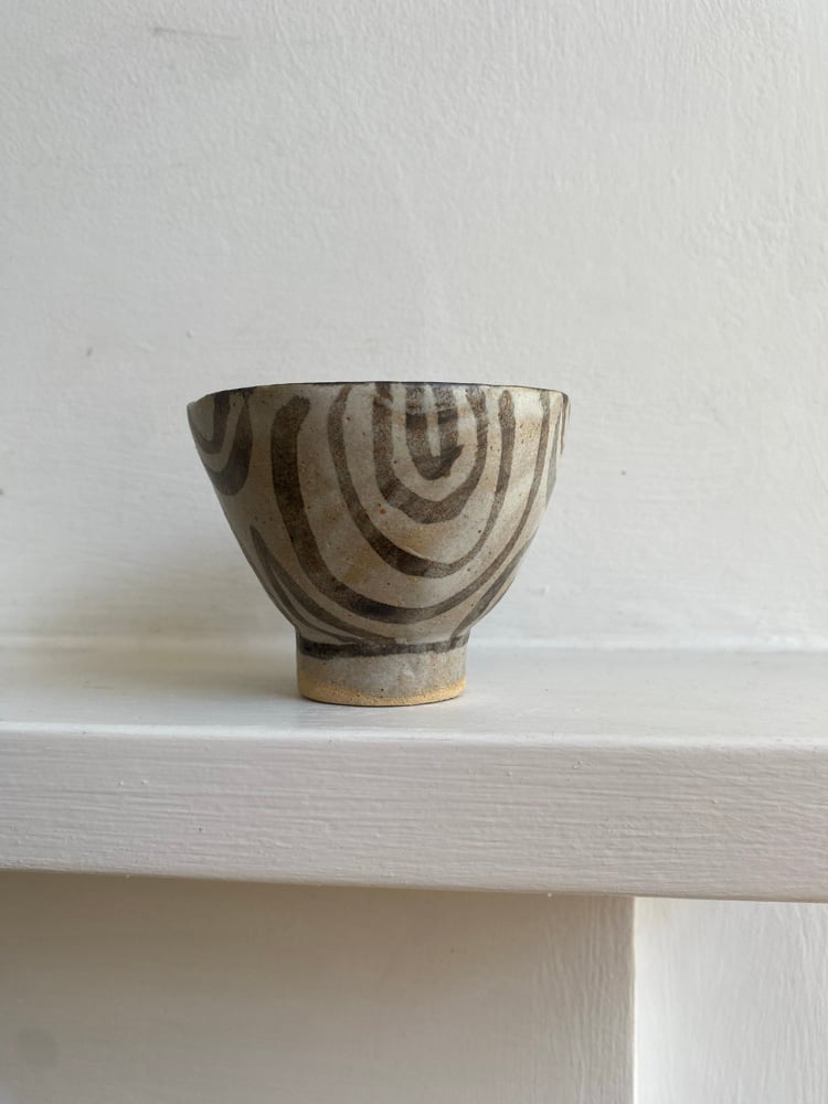 Deep footed bowl (black crest) Image 2