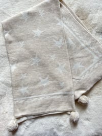 Beige star pompom blankets 