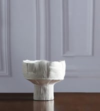 Image 4 of 2 Pieces Minimalist White Striped Flower Vases Set Resin Vase Decor 