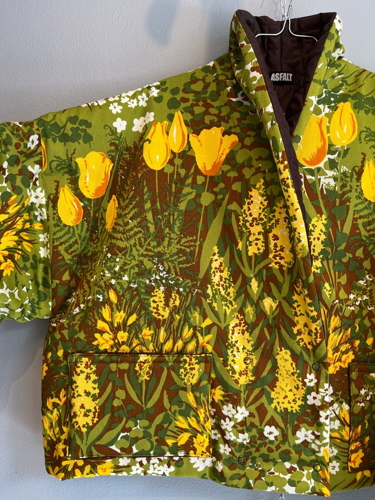 Image of Kort jakke med tulipan print (s-xl)