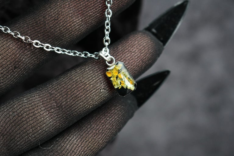 dead good tiny lichen pendant Image 2