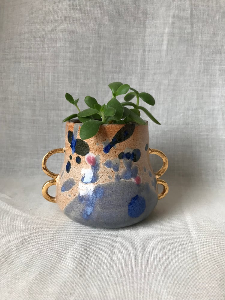 Image of Planter with gold handles 