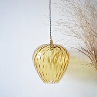 Image 3 of Suspension en verre ambré grand format
