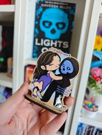 Image 1 of standee Josh y Aly 'Lights out' 