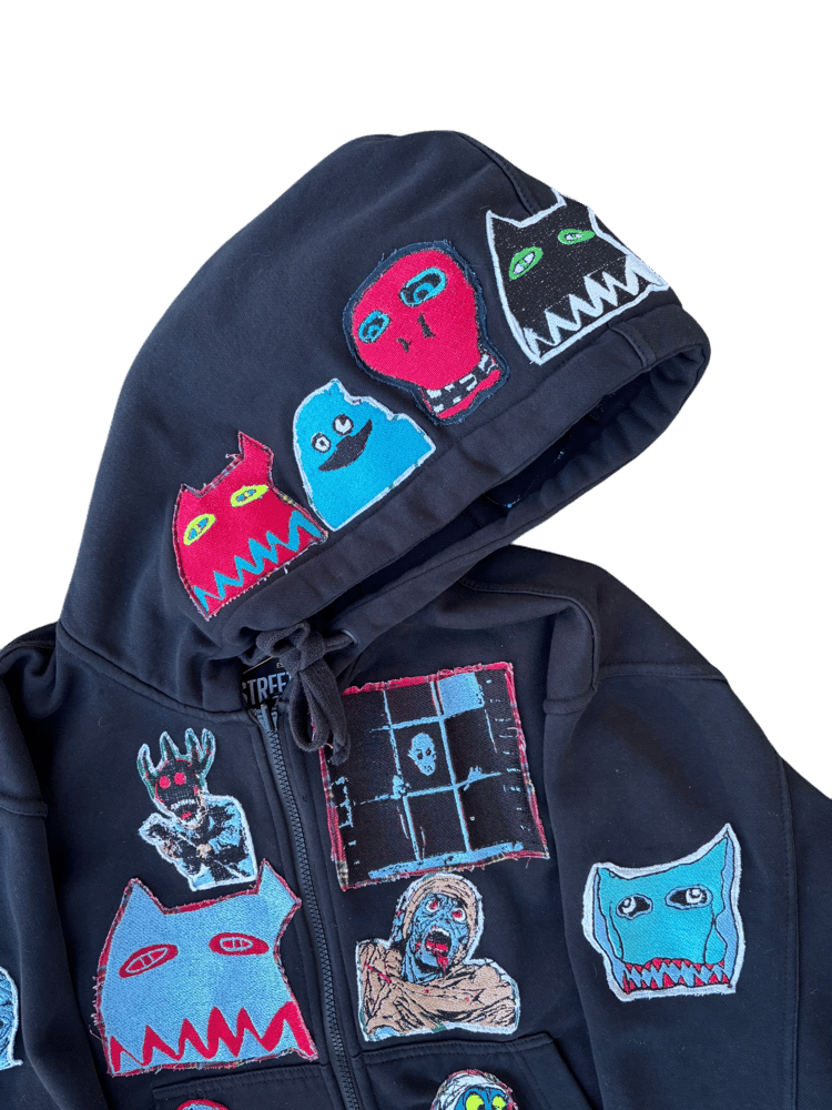 Blue Moon [M] Image 3