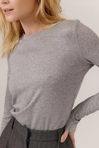 Image 3 of Camiseta Angie Gris