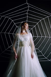 Image 5 of 1960s Laurel Leaf Veil