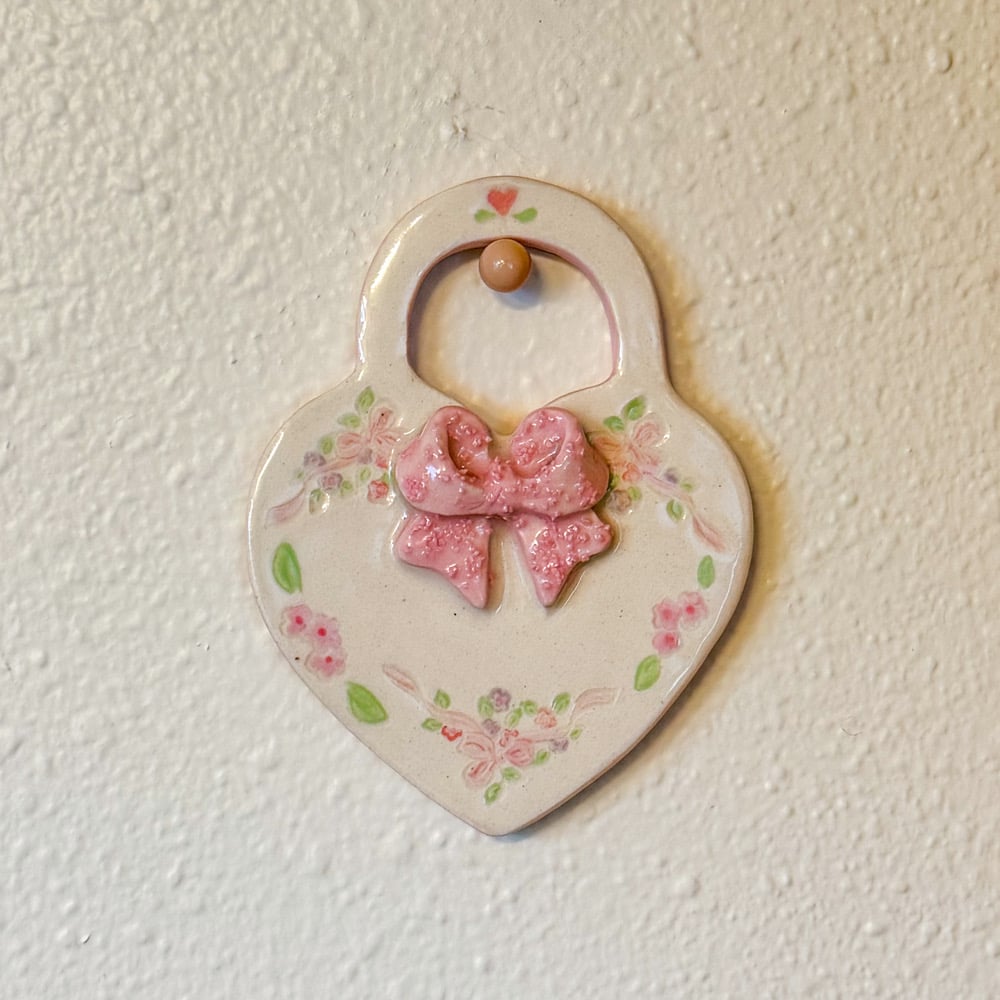 image of heart locker wall hanger