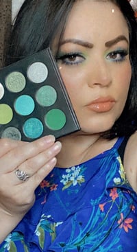 Image 2 of Green eyeshadow palette Collection 