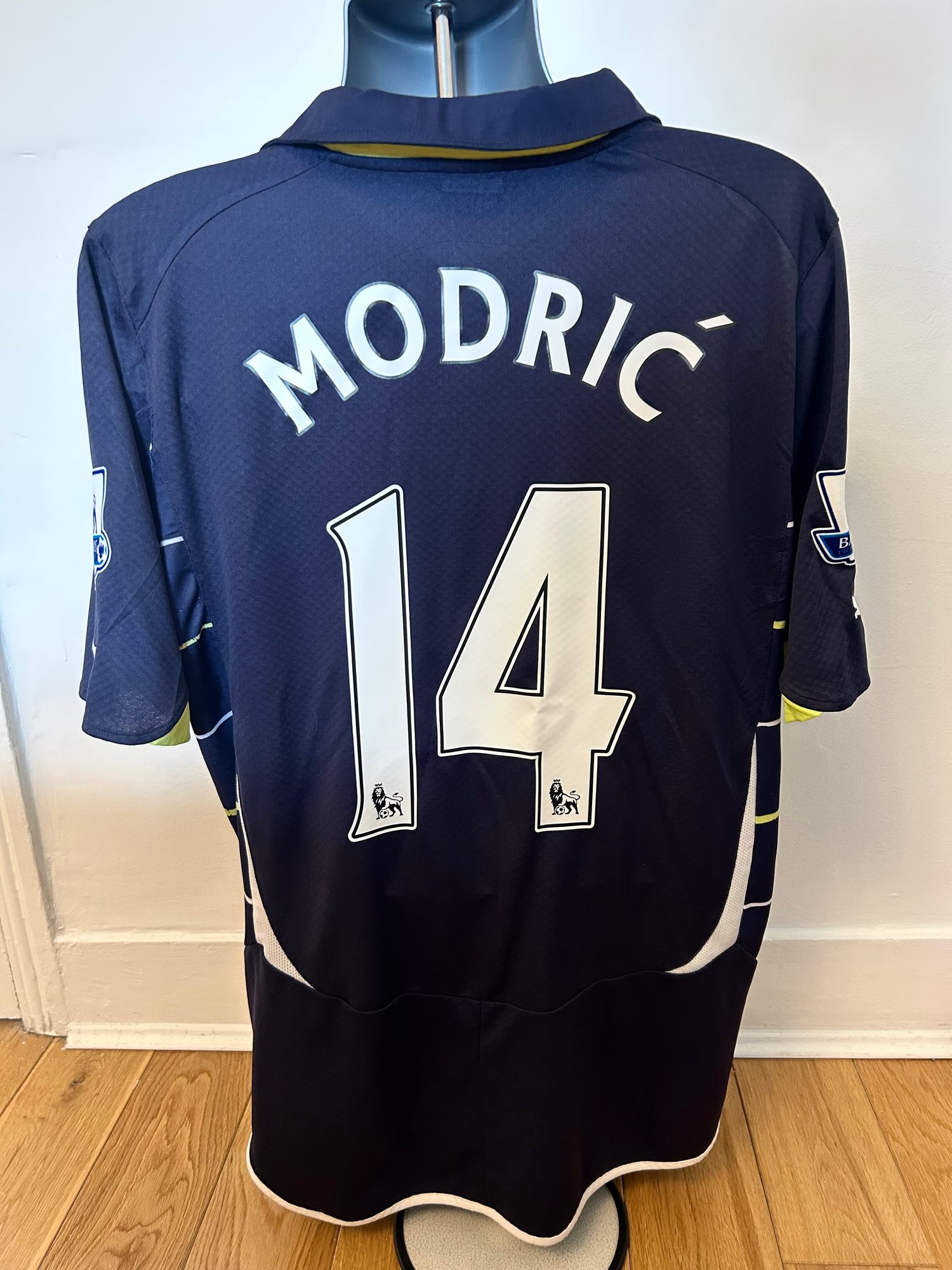 Image of Tottenham Hotspur “MODRIĆ 14” 2010/11 Third Shirt + PL patches (L)