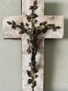 Croix en marbre avec Christ en laiton, décor de feuillage, début 1900