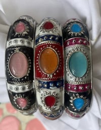 Image 1 of bracelets Hind 