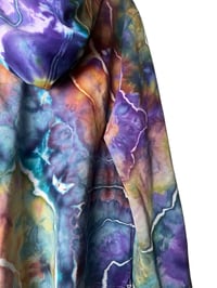 Image 12 of ♻️ UPCYCLED XXL Ladies Hoodie in Earthy Geode Ice Dye