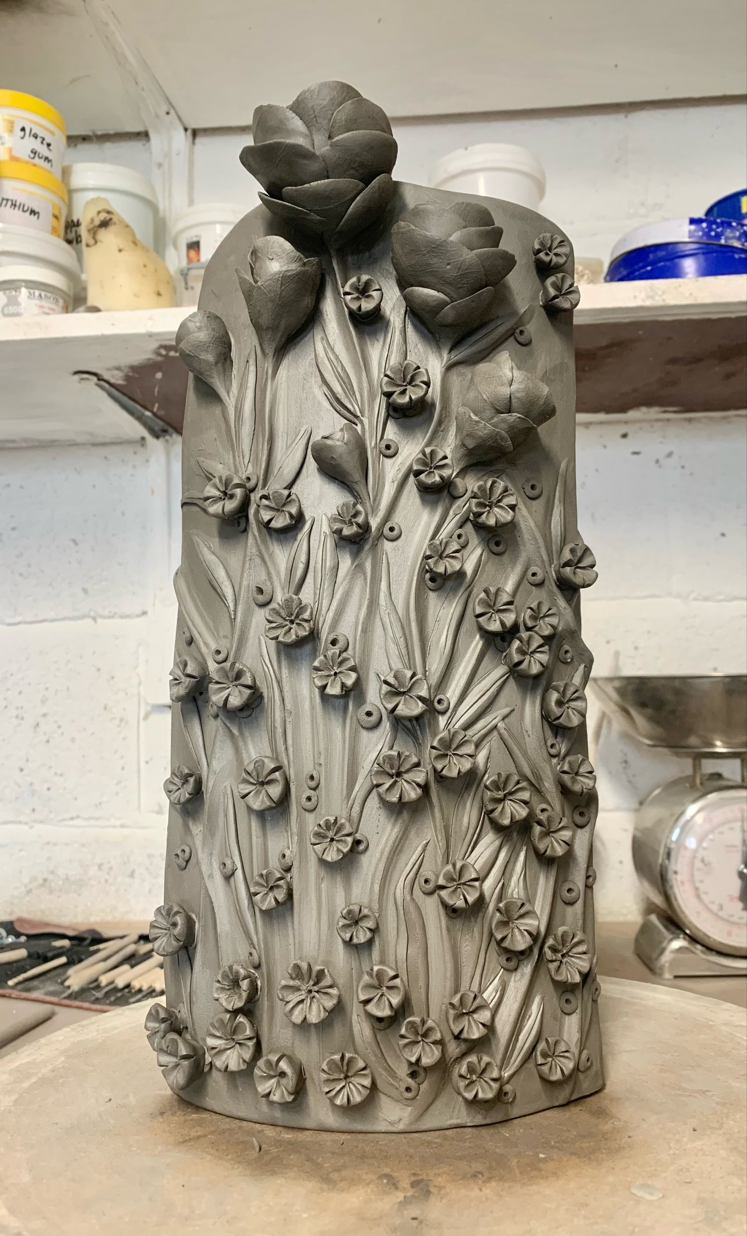 Image of Trailing Ivy Daisies and Roses 