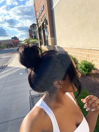 Image 5 of 20 inch KINKY STRAIGHT 360 LACE WIG with 4c KINKY EDGES