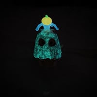 Image 12 of Glow in dark ghost mask, pumpkin, and spider flame point siamese cat ceramic figurine 