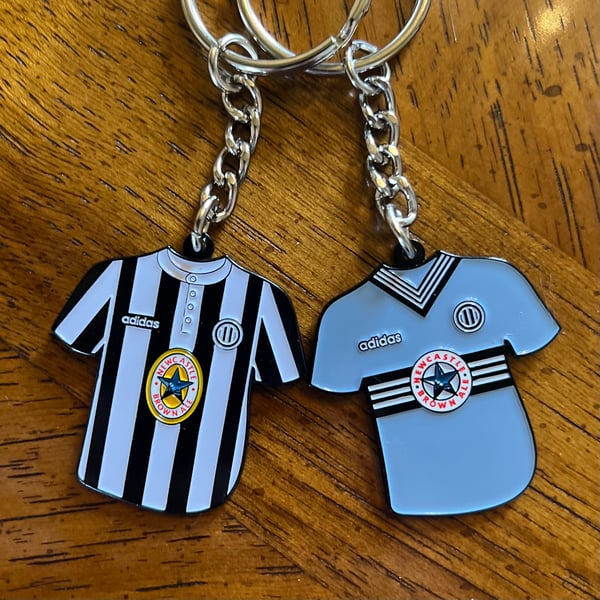 Newcastle 95/96 Away Kit Pin Badge