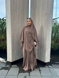 Deep mocha khimar