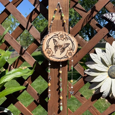 Image of trad flower ring hanging beaded wall art 