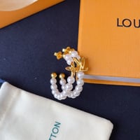 Image 3 of LV PEARL SET