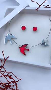 Image 3 of Stříbrny X Červený Zrcadlový Náhrdelník Ptáčci