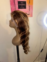 Image 2 of 26 inch body wave 4/27 wig 