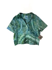 Image 4 of ♻️ UPCYCLED L Ladies Pickleball Crop Polo in Verdant Geode Ice Dye