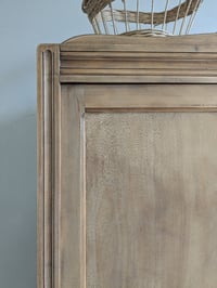 Image 3 of L'ARMOIRE PARISIENNE 