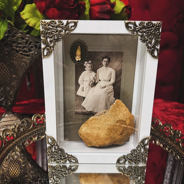 Image of Victorian Lady w/Child, Human Tooth & Skull Cap Fragment 