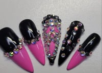 Image 3 of Pink hallo Press On Nails