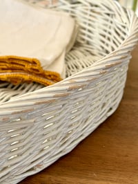 Image 4 of Plateau en rotin blanc