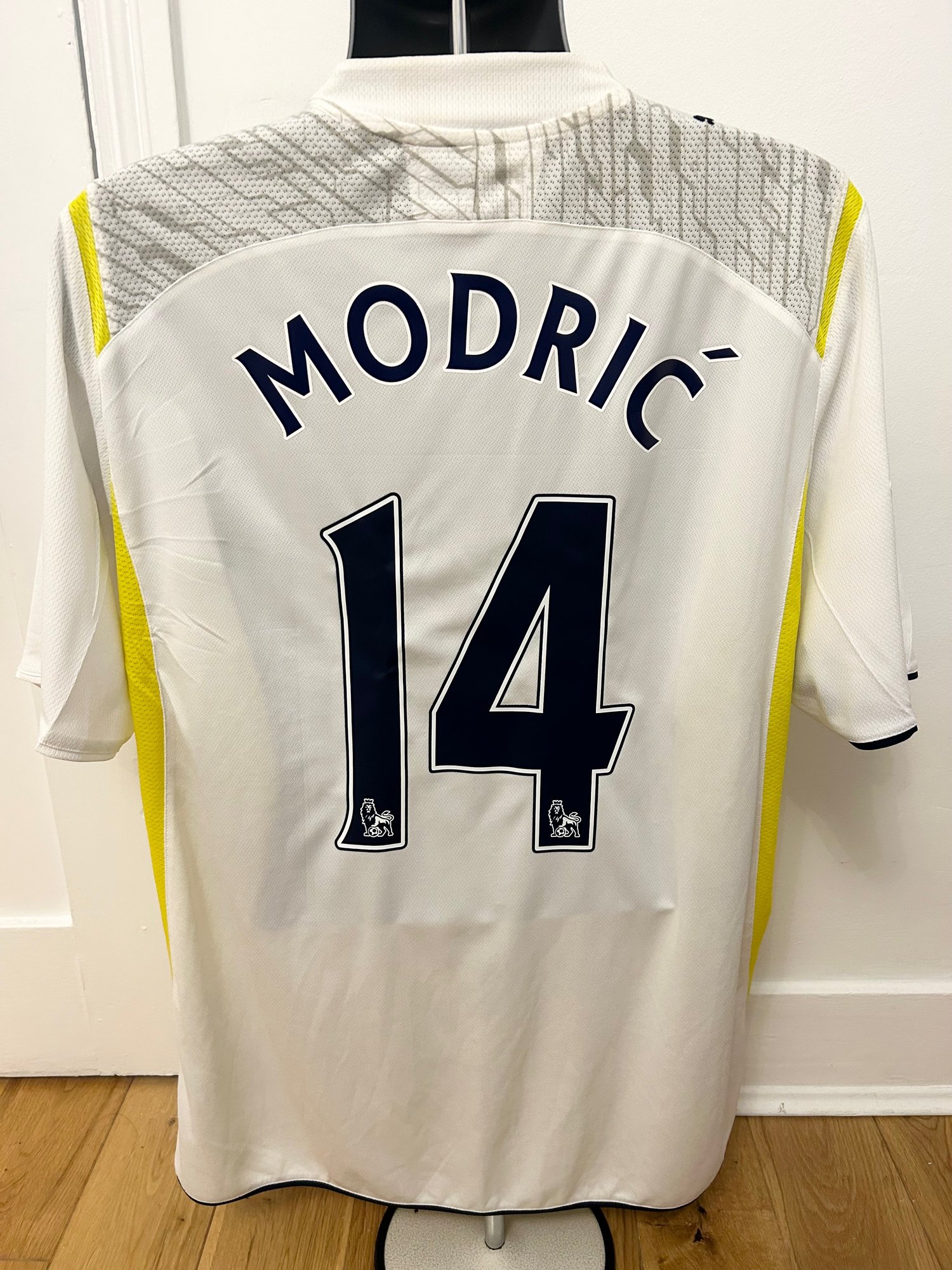 Image of Tottenham Hotspur “MODRIĆ 14” 2009/10 Home Shirt + PL patches (XL)