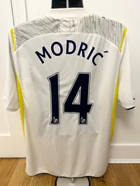 Image 4 of Tottenham Hotspur “MODRIĆ 14” 2009/10 Home Shirt + PL patches (XL)