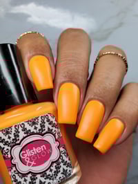 Image 2 of Glisten & Glow Pretty Fly for a Mai Tai