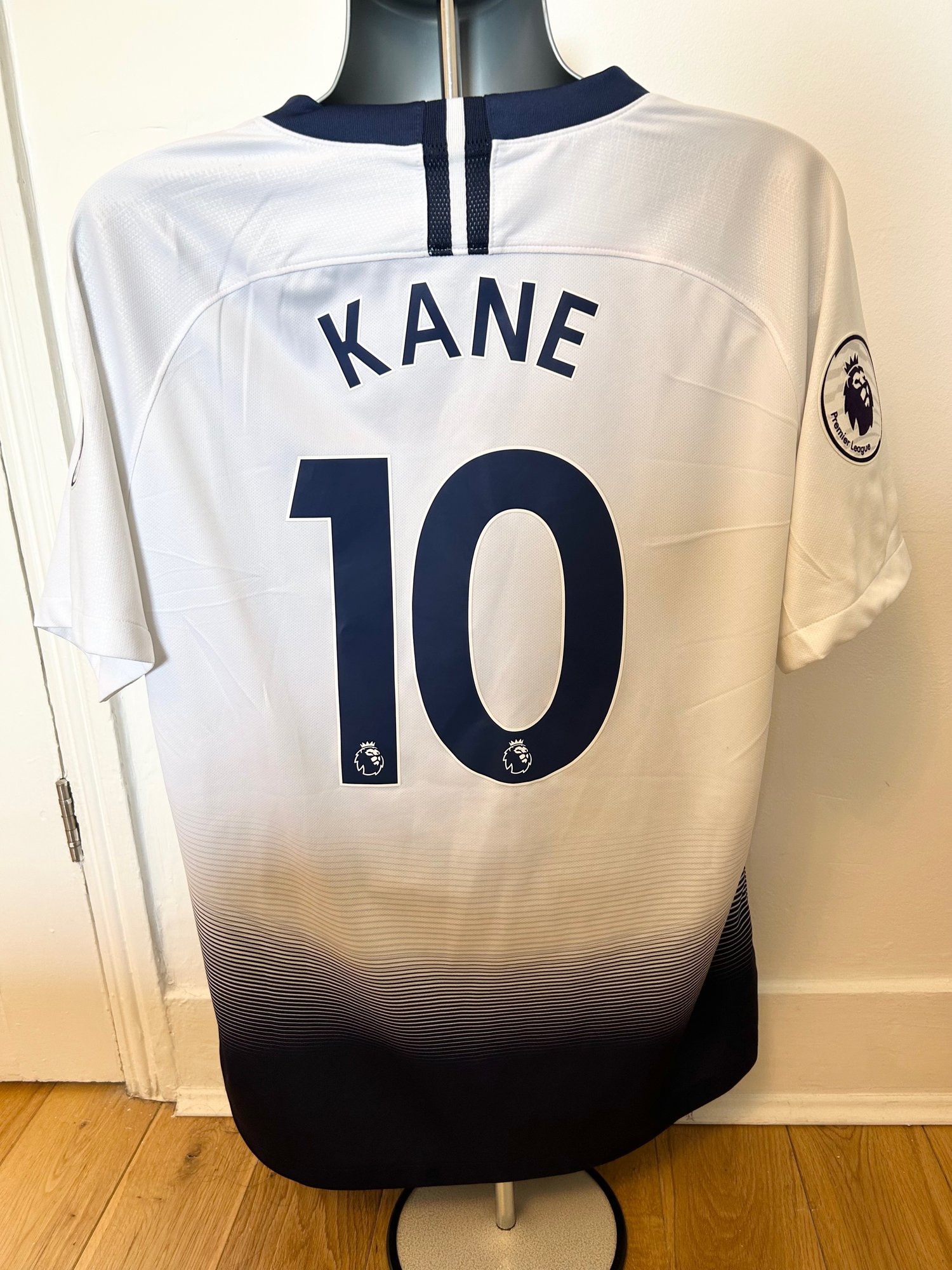 Image of Tottenham Hotspur “KANE 10” 2018/19 Inaugural Home Shirt + patches (XL)