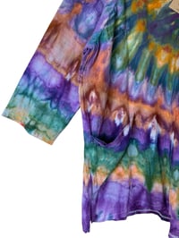 Image 7 of S 100% Cotton Forager Top in Earthy Spiral Rainbow Ice Dye